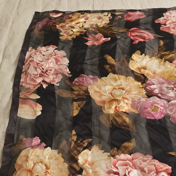 Silk Adrienne Vittadini Pink and Gold Scarf Luxurious Wrap - Picture 6 of 13